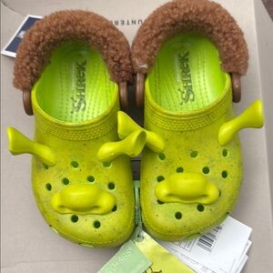 CROCS Green Slippers with Fuzzy Lining